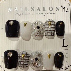 Black and White handmade press on Nail Art Set